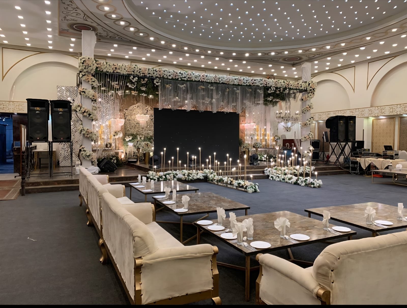 Indoor wedding decoration